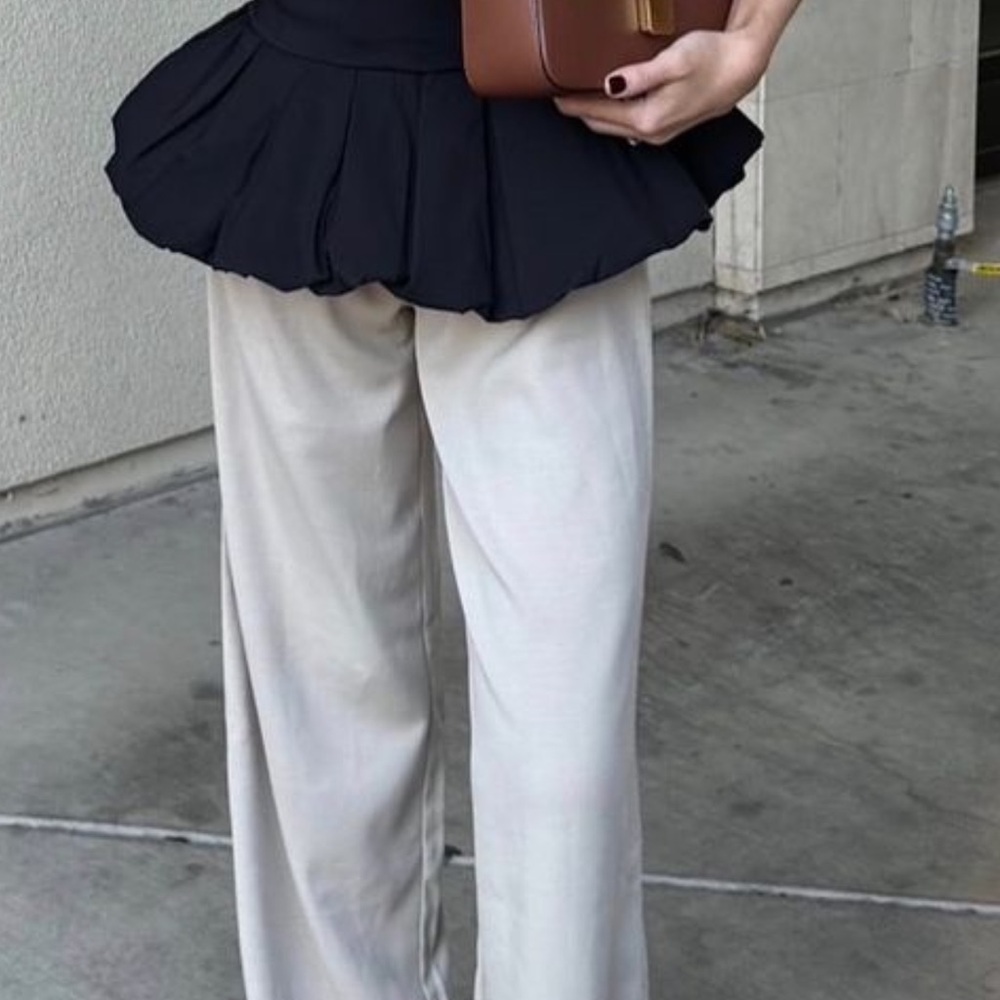 BLACK BANDEAU RUFFLE TOP - Picture 4 of 6